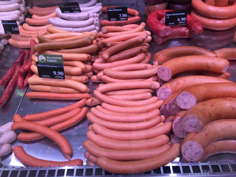 boutique-PIERREFEU-min_sausages_meat_butchery-1069321